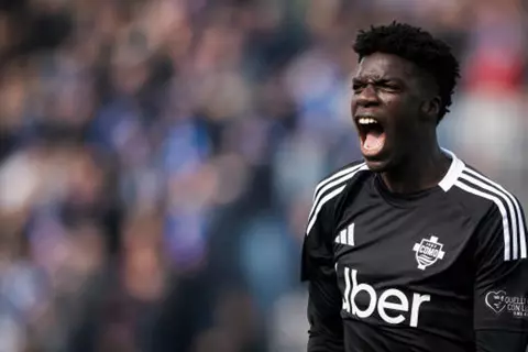 "رفض إسبانيا".. تقارير: نجم كومو يختار تمثيل السنغال قبل تصفيات كأس العالم 2026